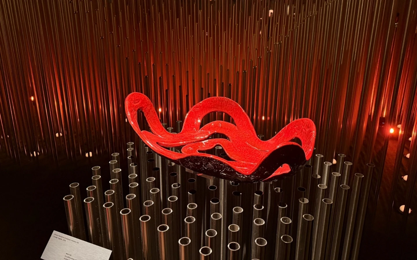 installazione-fuorisalone-2026-contrasto-materiali
