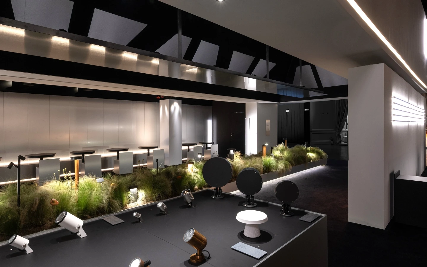 sviluppo-progetto-stand-salone-del-mobile-per-architetti-luce-light