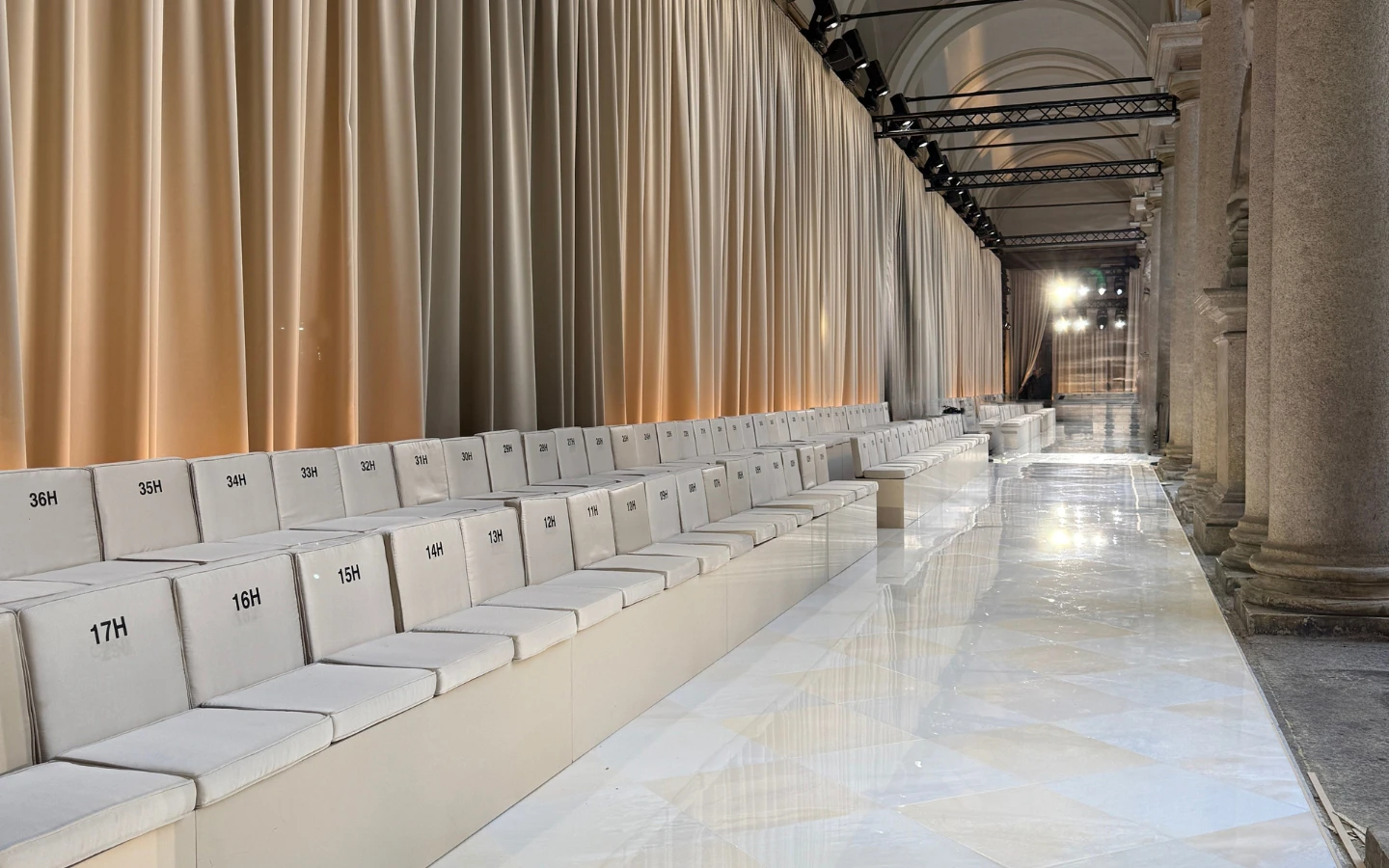 women-fashion-show-brera-giorgio-armani-ss-26