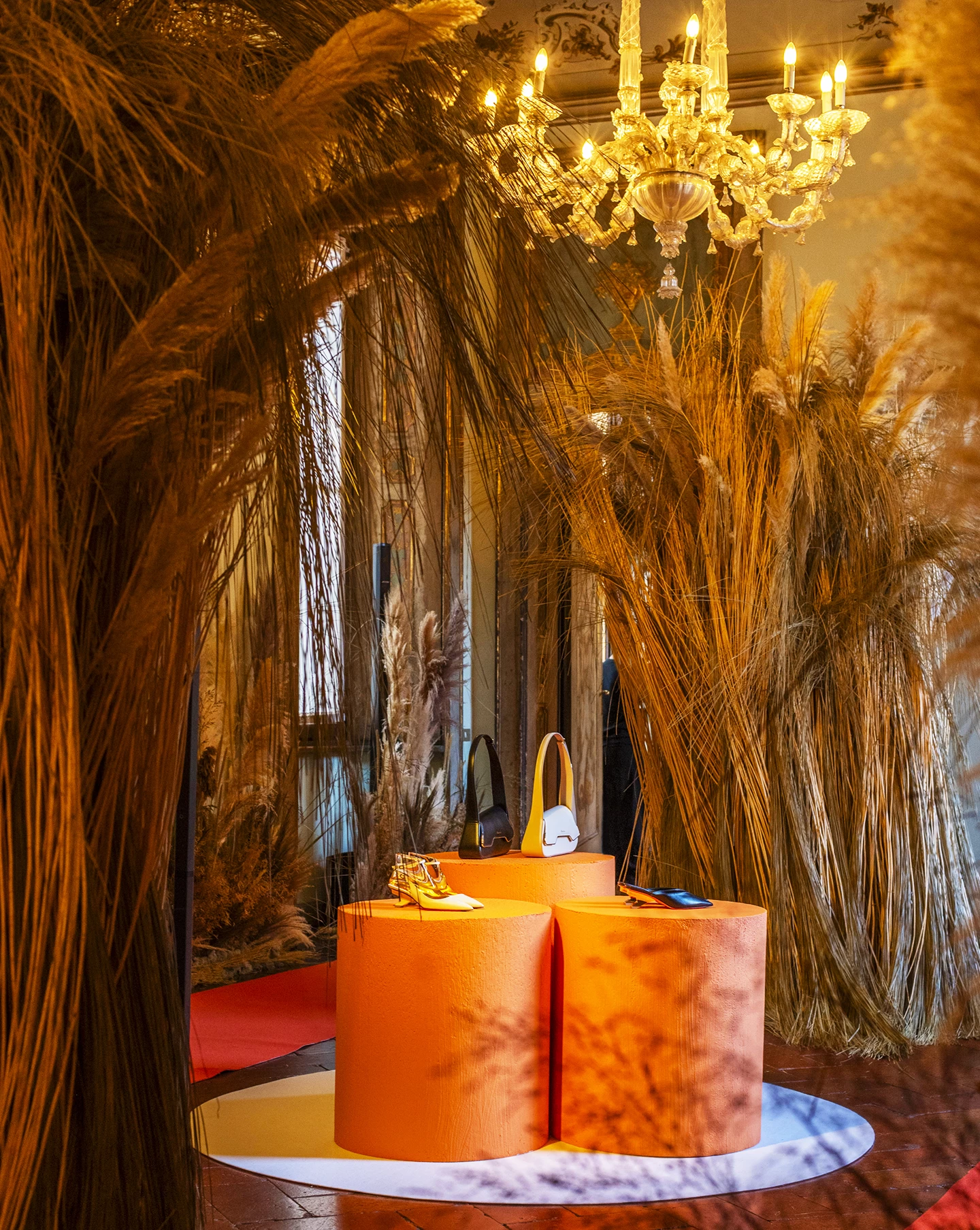 milano-mfw-temporary-italstand-santoni